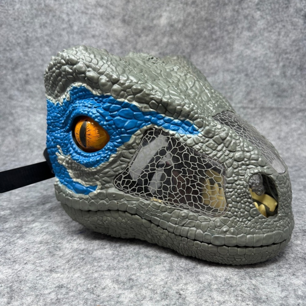 Jurassic World Park Chomp 'n Roar Blue Velociraptor Raptor Dinosaur Mask Toy